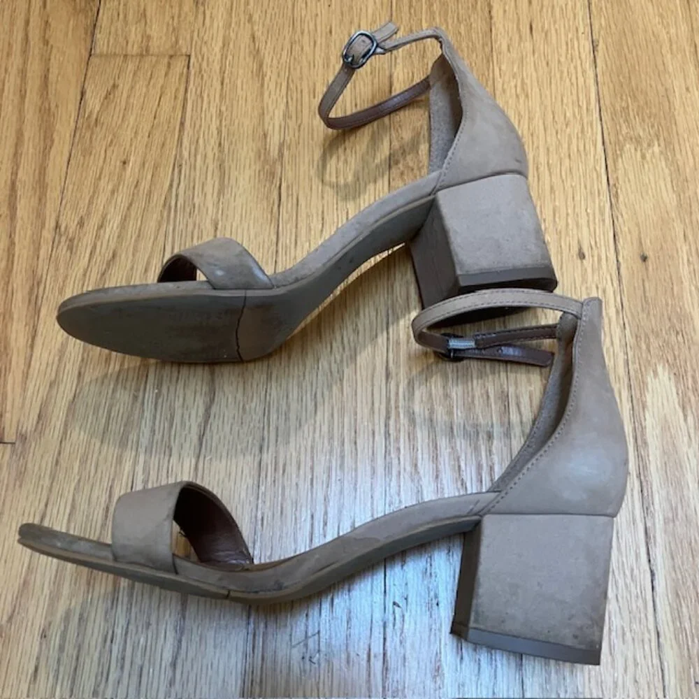 Steve Madden Irenee Block Heel nubuck Sandal in Tan size 6
